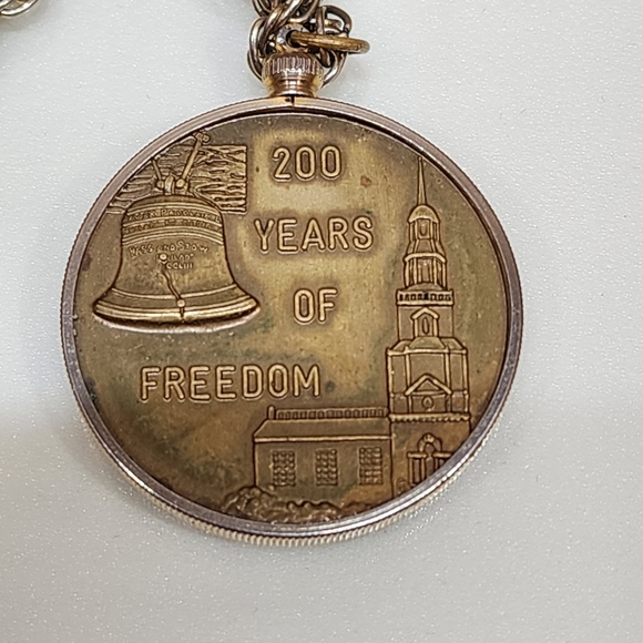 Vintage 1776-1976 Bicentennial Coin Medallion Necklace " 200 Years of Freedom" - Picture 4 of 4